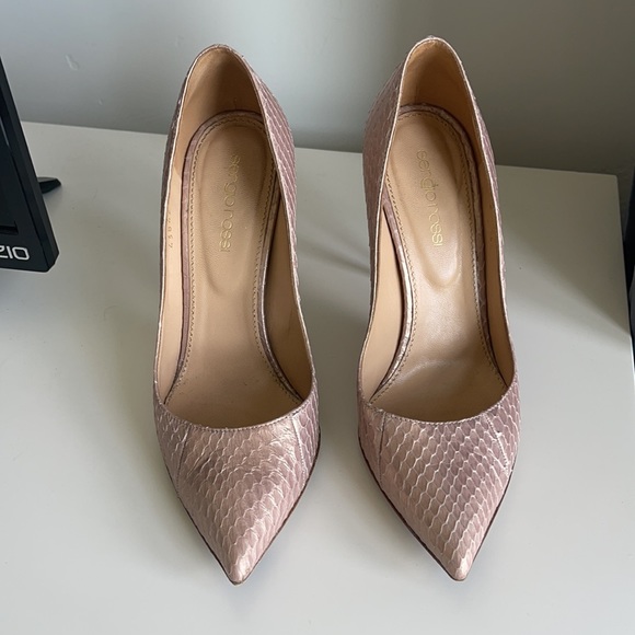 Sergio Rossi Pink Textured Heels - Picture 2 of 11
